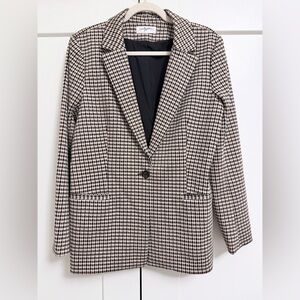 Brand New Gorgeous CJLA Blazer - size M